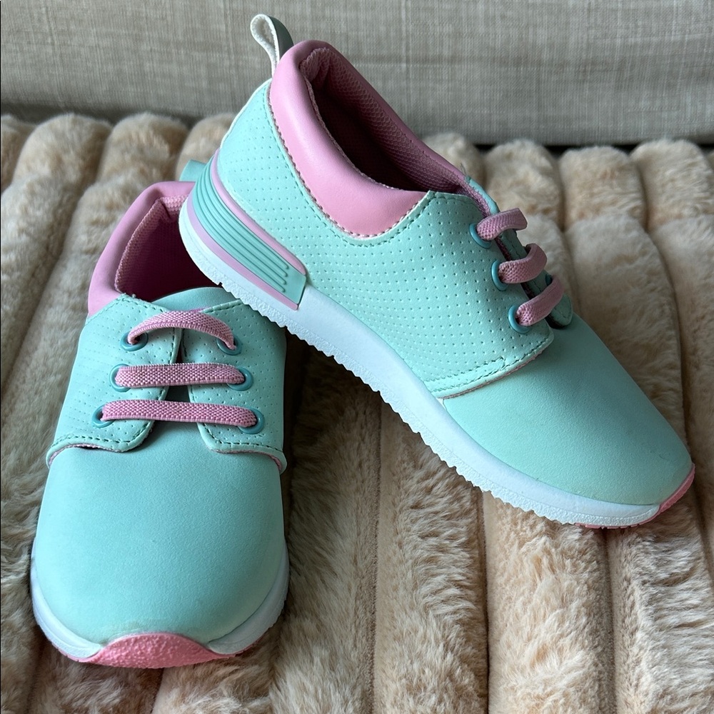 Oomphies Mint and Pink Toddler Sneakers Sz 10C